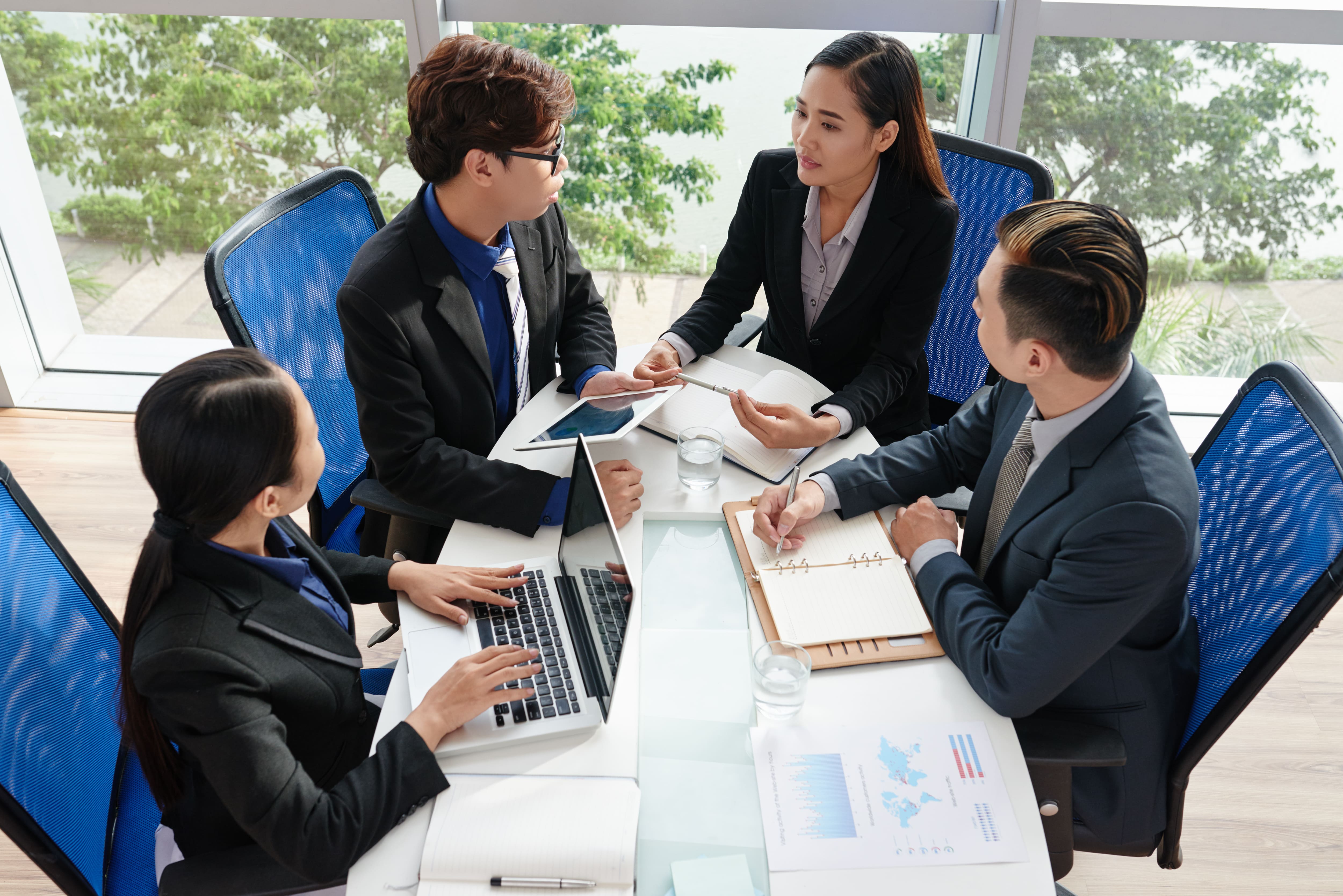 vietnamese-white-collar-workers-focused-work vietnamese-white-collar-workers-focused-work